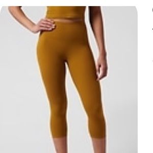 Athleta Transcend Capri Legging - Brass Yellow - size M